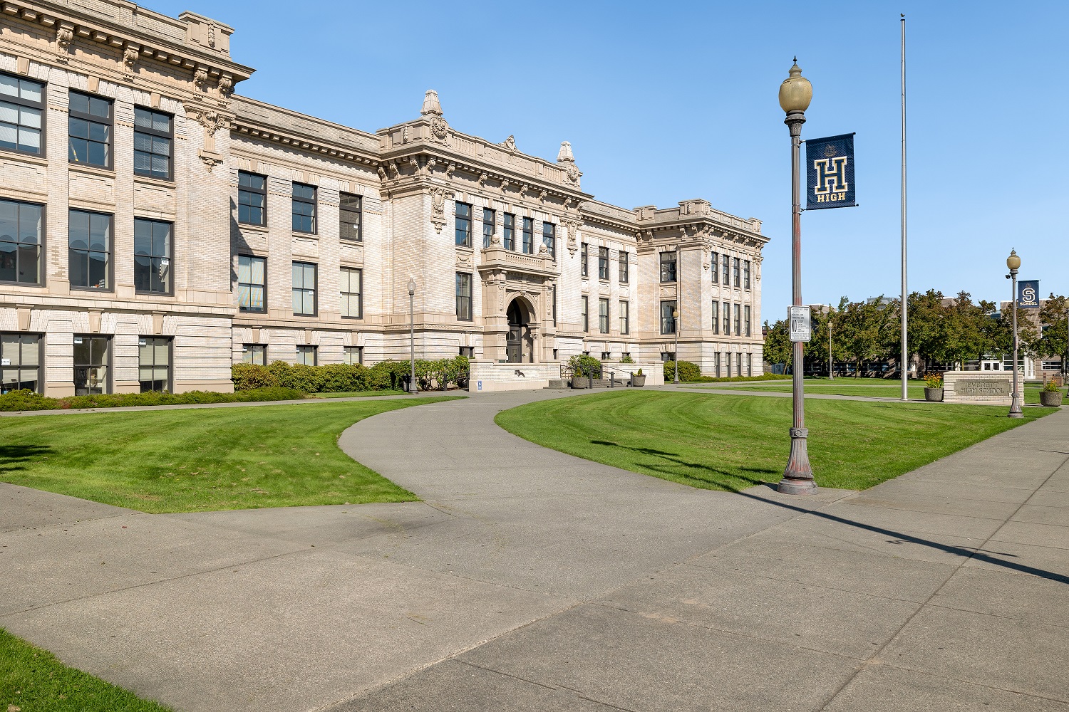 Mountlake Terrace High School Entrance